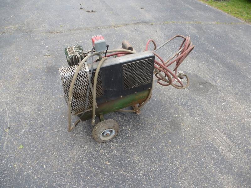 lot 26 image: Air Compressor #17