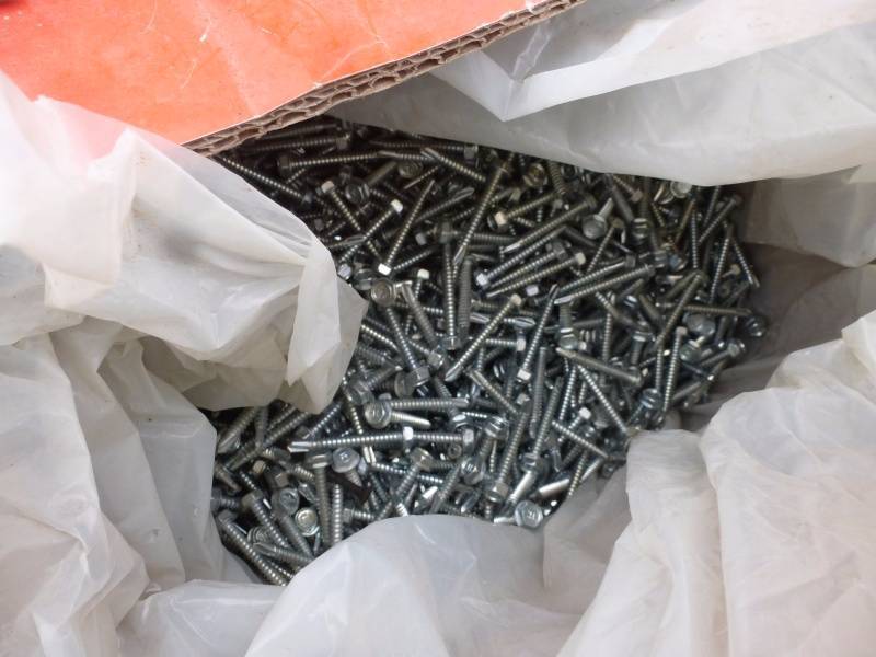 lot 32 image: Stainless Steel Screws # 23