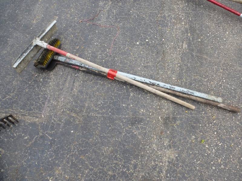 lot 50 image: Aluminum T Trowl & Broom # 41