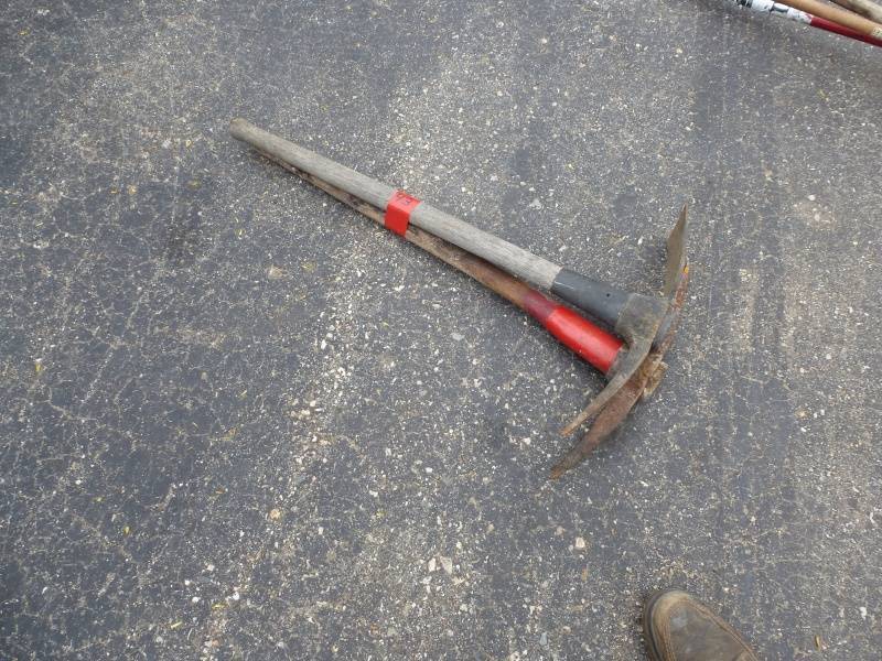 lot 52 image: Pick Axes # 43