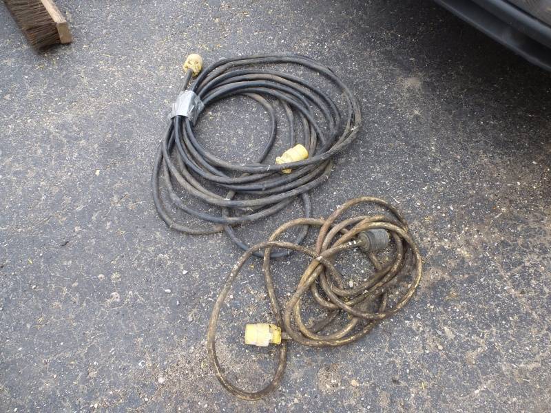 lot 67 image: Heavy 220V Cords # 58