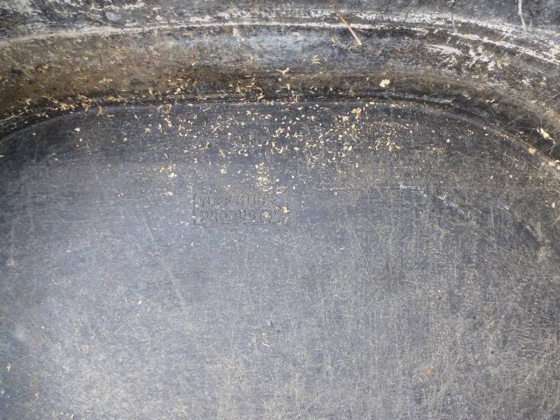 lot 92 image: Ruff Tuff Rubber Tank # 81