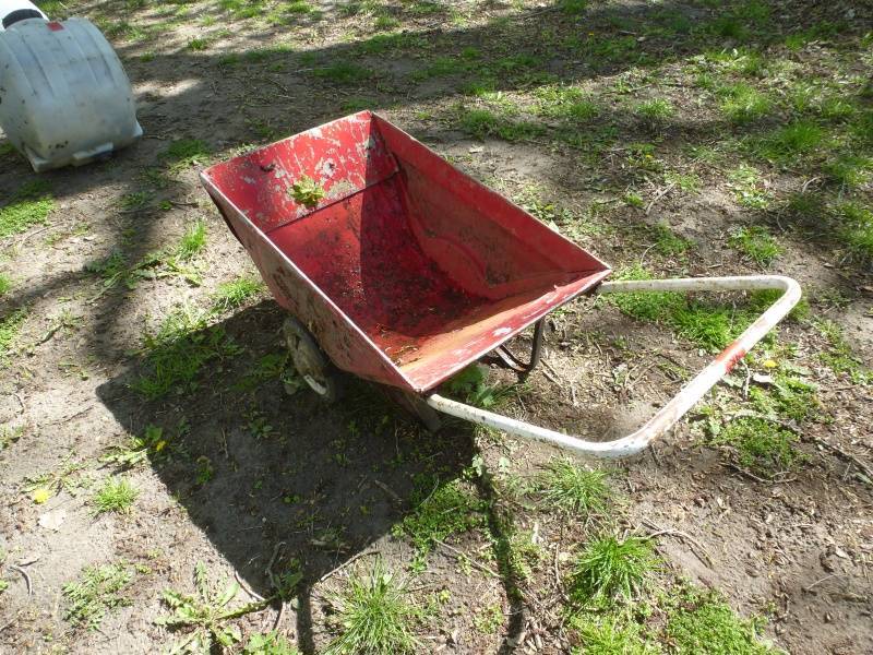 lot 99 image: Red Yard Cart # 86
