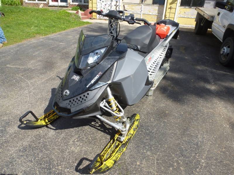 lot 9 image: 2008 Skidoo REV XP 800R