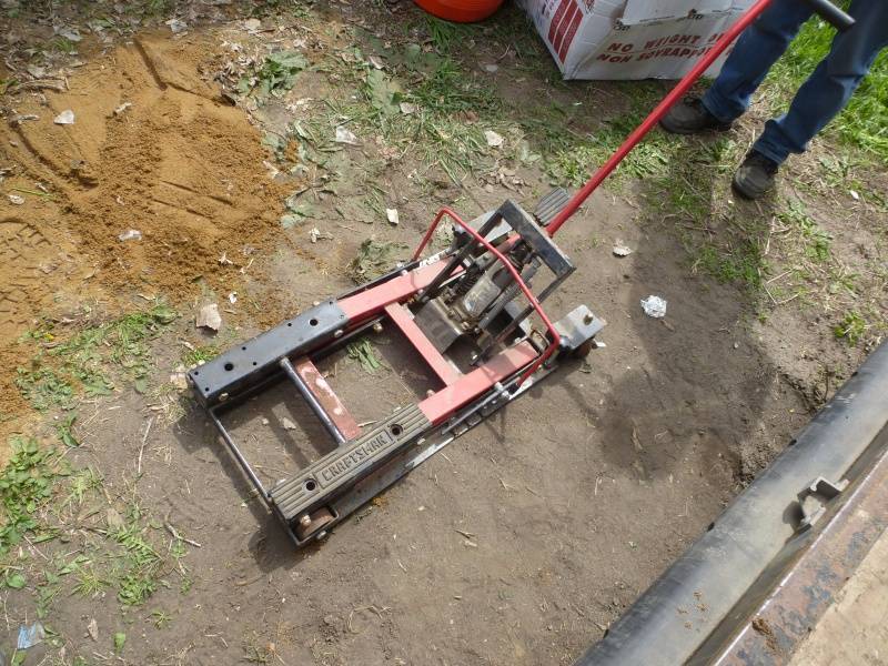 lot 125 image: Craftsmen Hydraulic Lift # 113