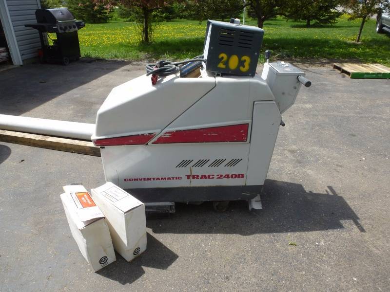 lot 153 image: Advance Floor Scrubber # 142