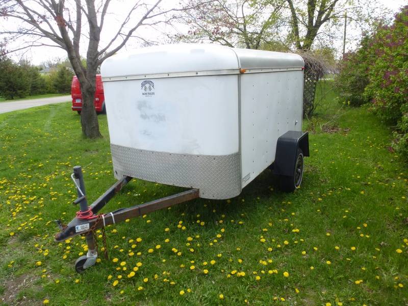 lot 6 image: 2004 Pace Enclosed trailer