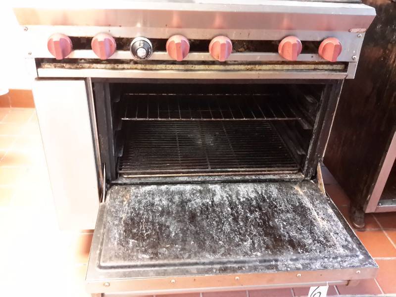 DCS Dynamic Cooking Systems.. 6 Burner Gas Stove and oven