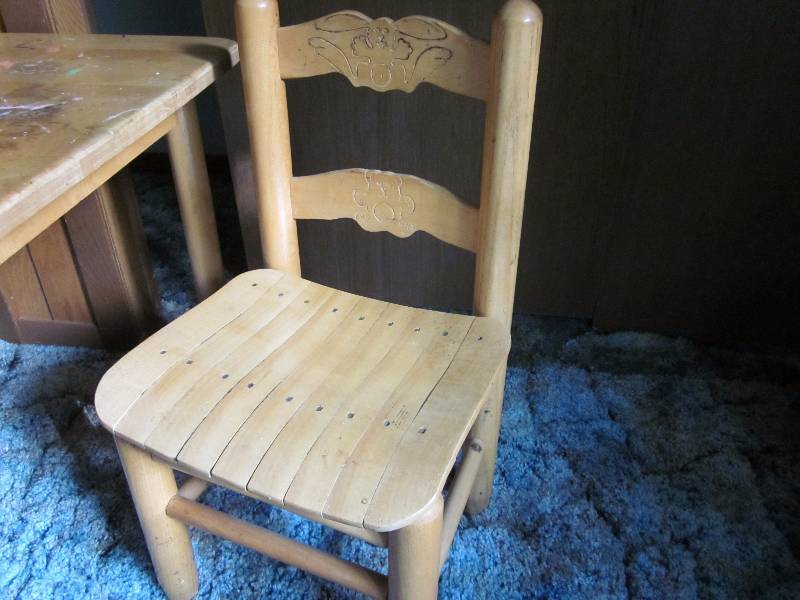 Kids Table and 3 Chairs