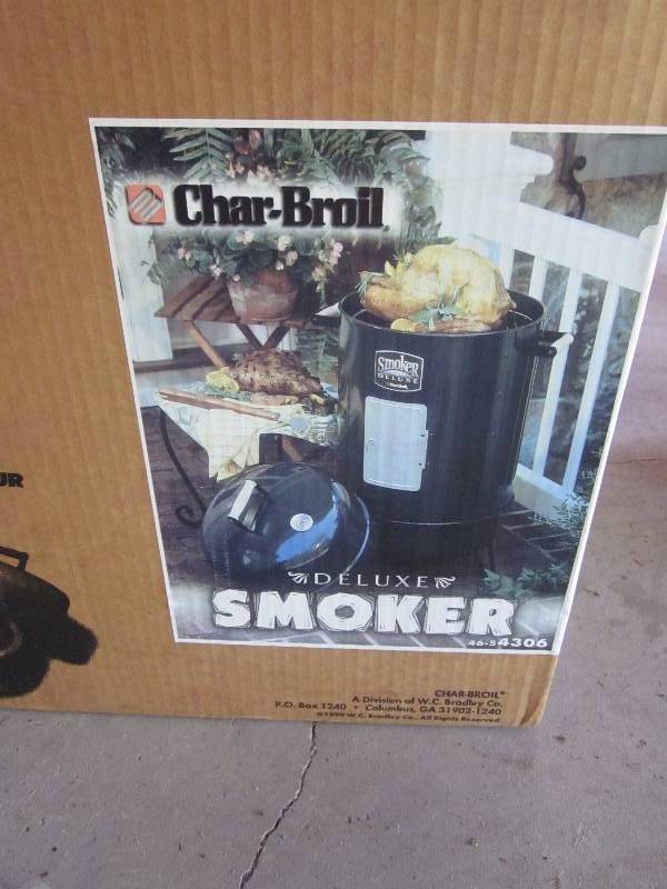 Charbroil Deluxe Smoker