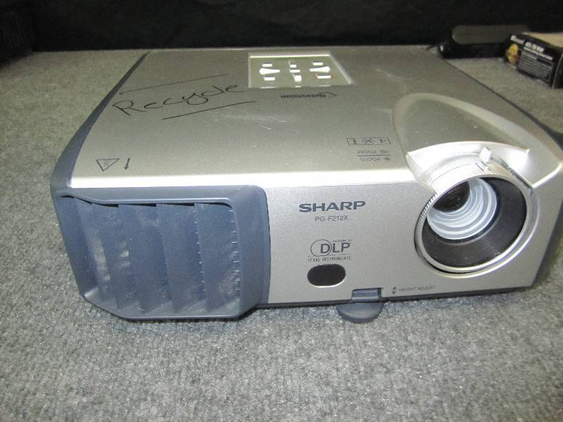 lot 18 image: Sharp Notevision PG-F212X projector...