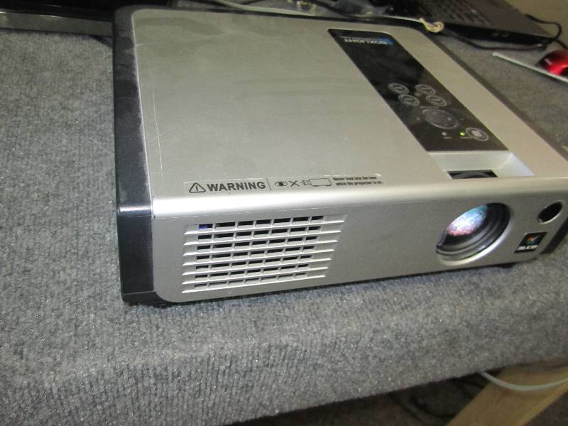 lot 19 image: Boxlight 3LCD projector, working...