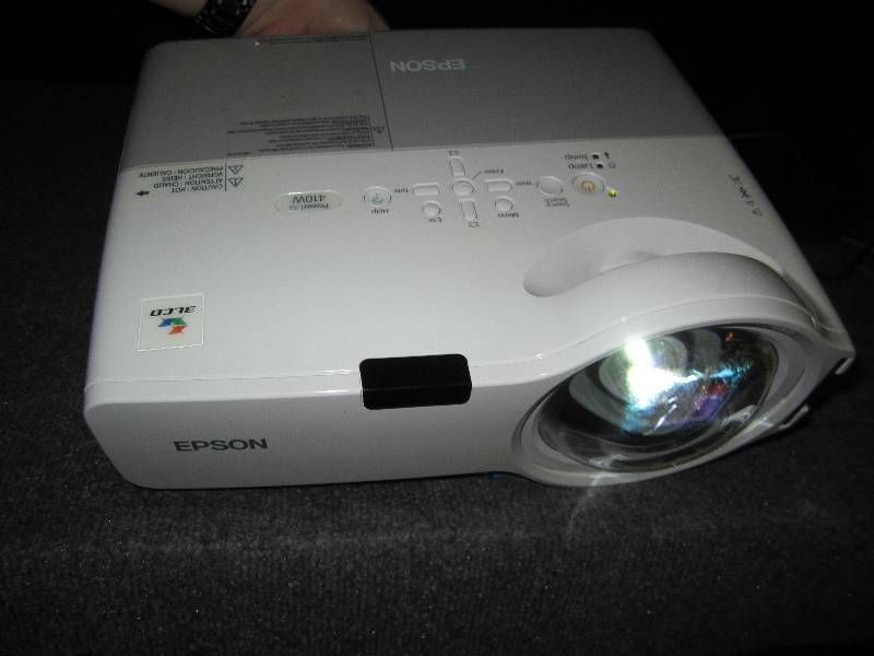 lot 21 image: Epson 3LCD Powerlite 410W working ...