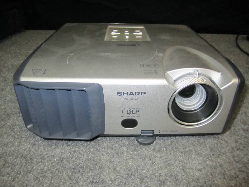 lot 22 image: Sharp Notevision projector, needs n...