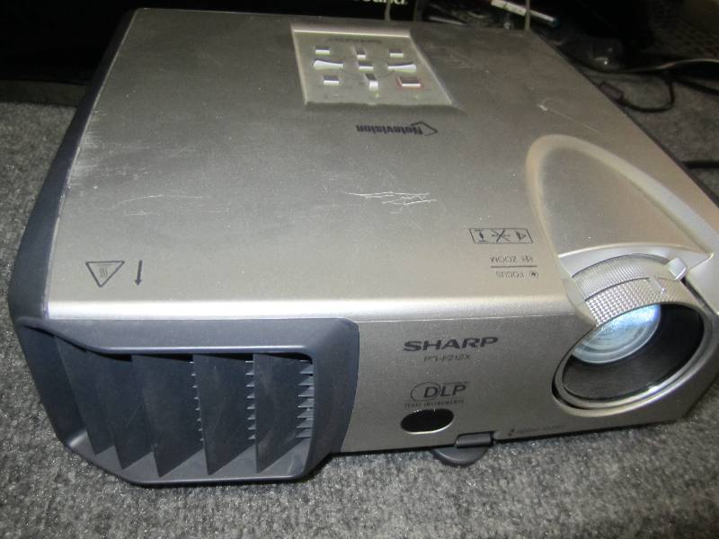 lot 25 image: Sharp Notevision projector, working...