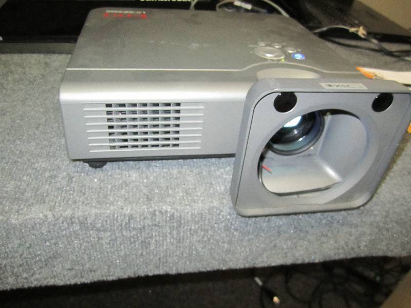 lot 26 image: Eiki LC-XIP2000 projector, works...