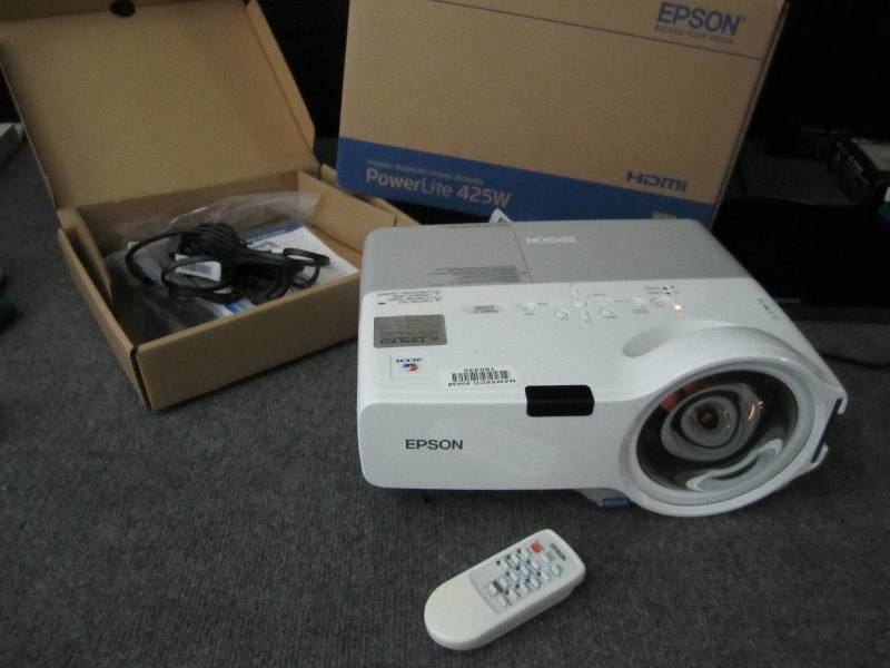 lot 29 image: Epson Poweerlite 410W projector wit...