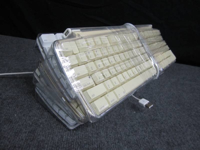 lot 33 image: Lot of 5 Apple USB keyboards...
