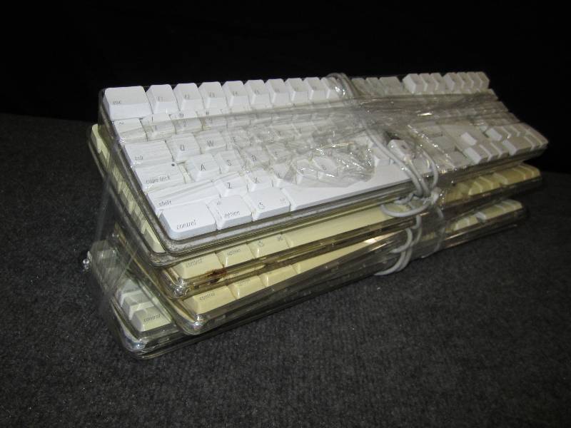 lot 34 image: Lot of 5 Apple USB keyboards...