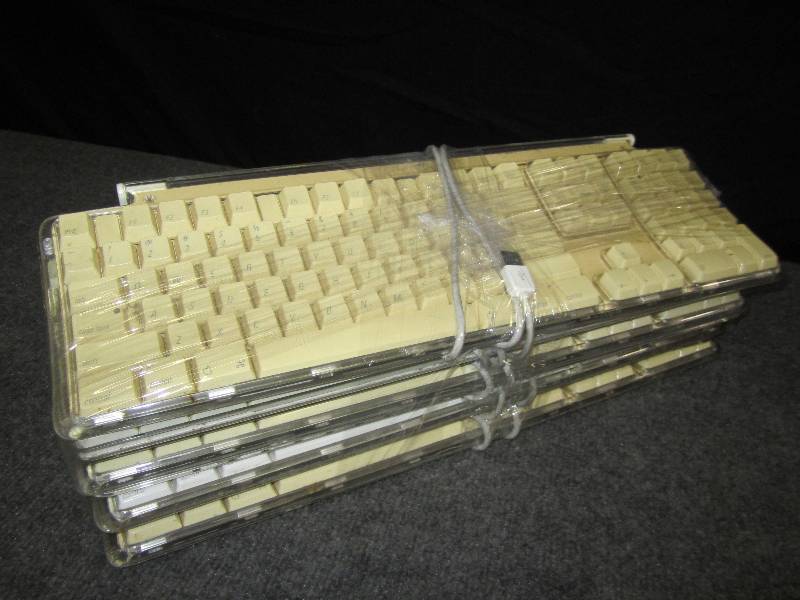 lot 38 image: Lot of 5 Apple USB keyboards...