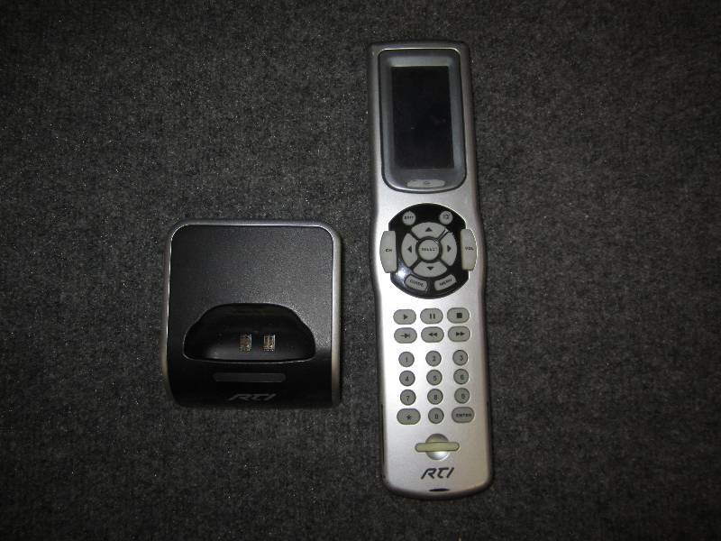 lot 43 image: RTI Docking universal remote - T2-C...