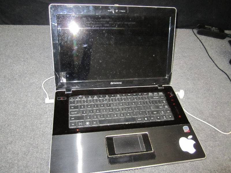 lot 62 image: Gateway laptop computer, frame arou...