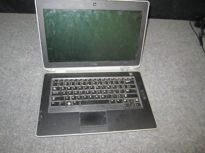 lot 63 image: Dell Lattitude E6430 one hinge on s...