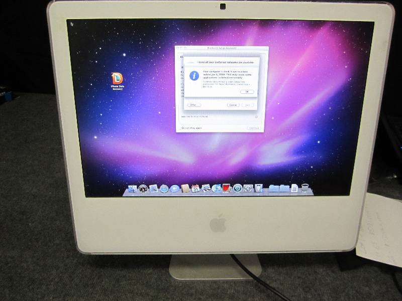 lot 69 image: Apple iMac computer...