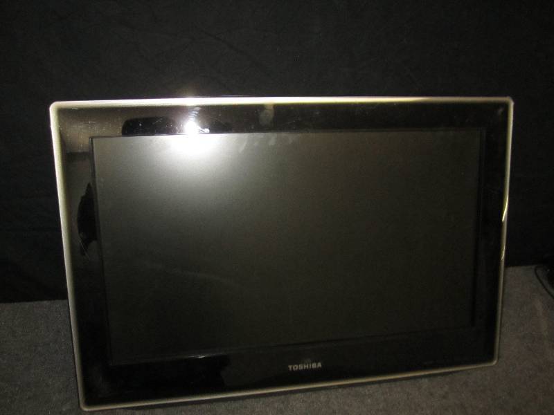 lot 72 image: Toshiba LCD TV DVD combo, powers on...