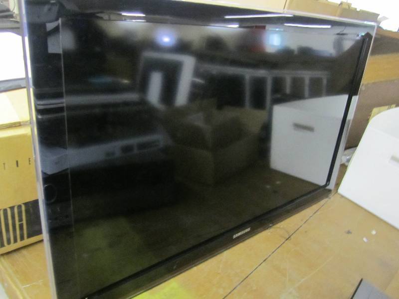 lot 91 image: Samsung LN40D630M3F 40 flatscreen ...