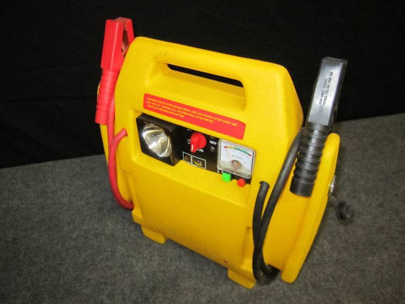 lot 102 image: Battery charger, air compressor, li...