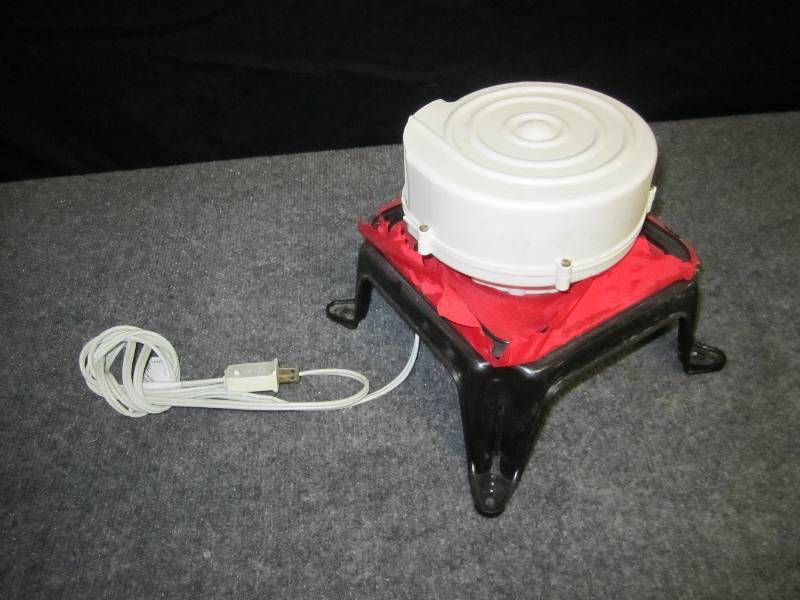 lot 104 image: Blower fan, standard AC plug in...