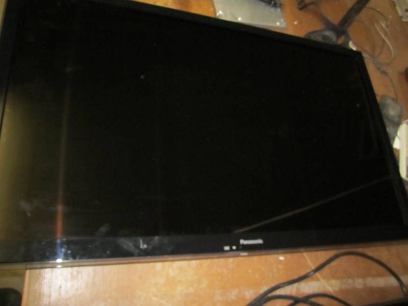 lot 113 image: Panasonic 42 flat screen TV, untes...