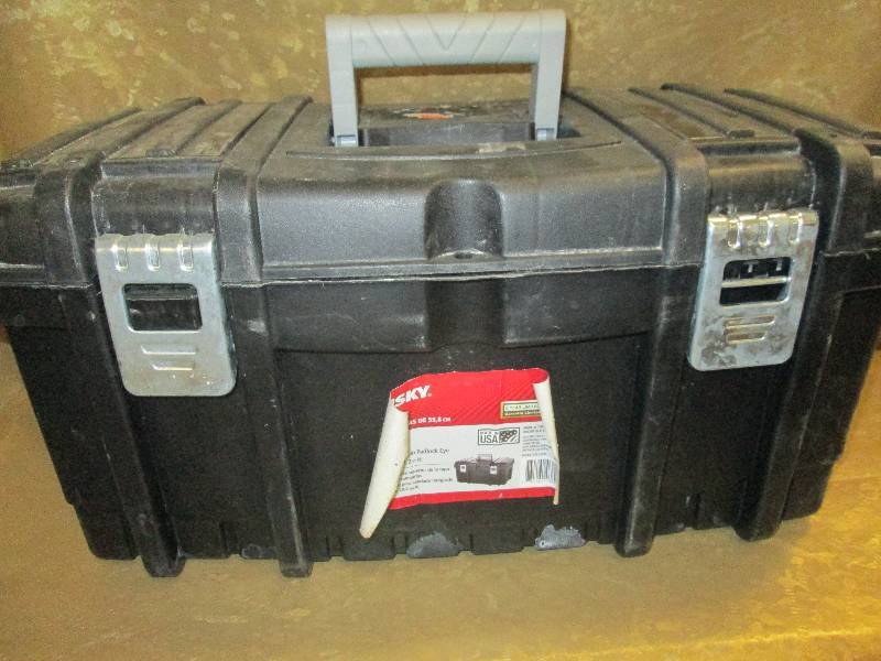 Husky 22inchtool box...