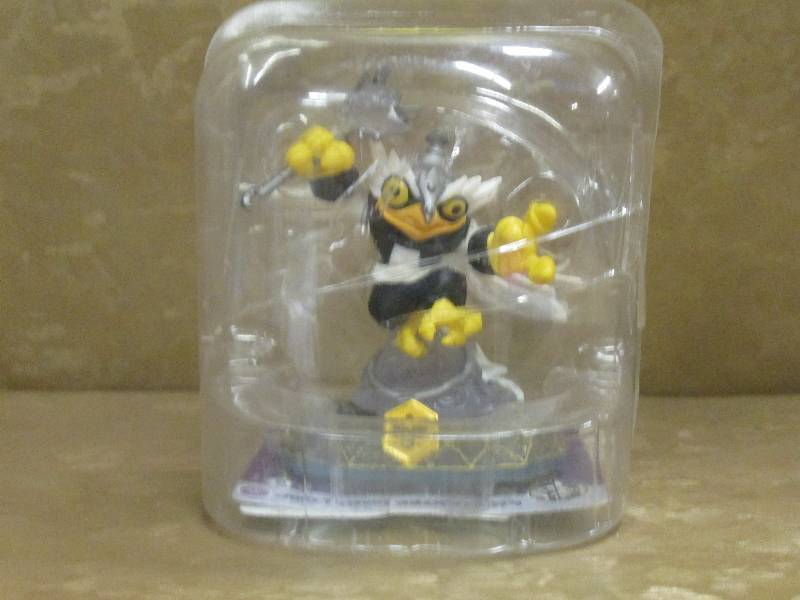 lot 8 image: Skylanders Hootloop...