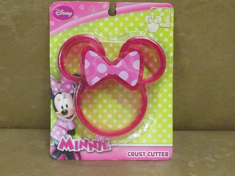lot 13 image: Minnie Mouse crust cutter...