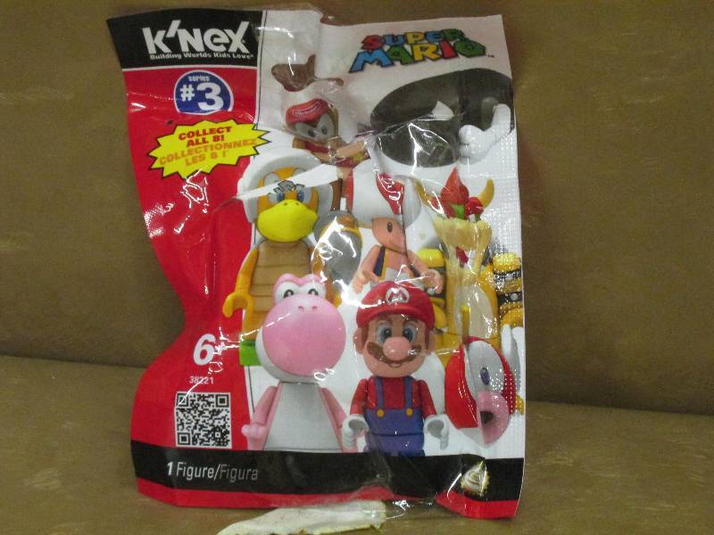 lot 25 image: Super mario KNEX...