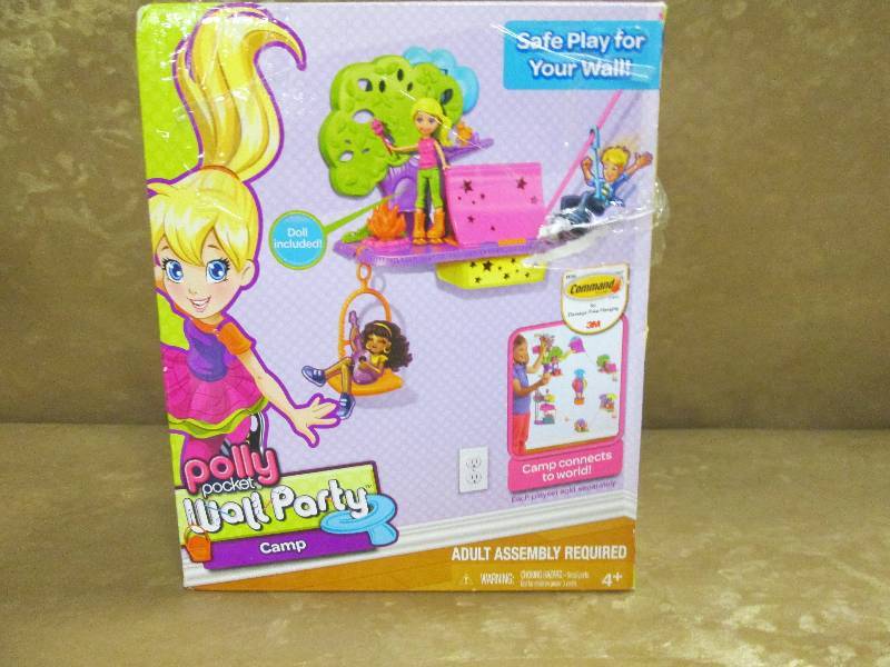 lot 39 image: Polly Pocket Wall Party (Camp)...