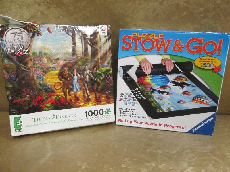 lot 52 image: 1000 Piece Wizard of Oz puzzle & pu...