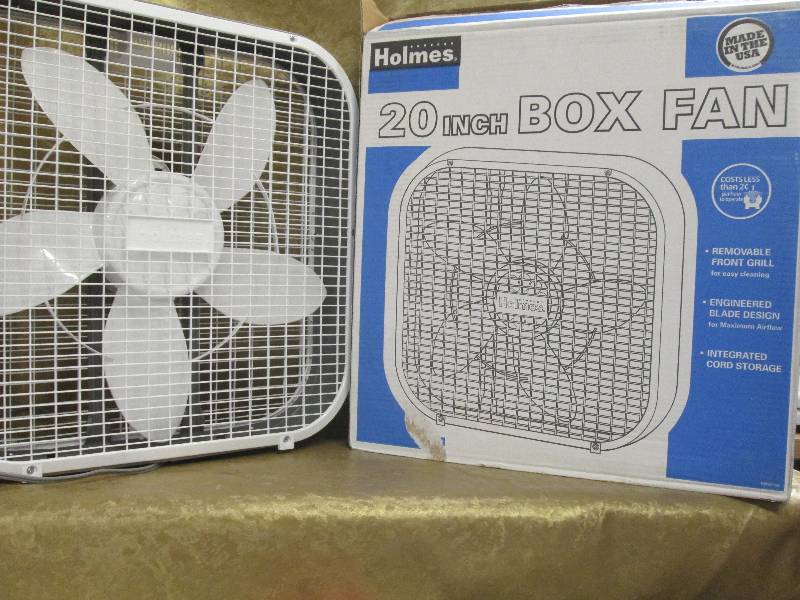lot 107 image: Holmes 20 Box Fan...