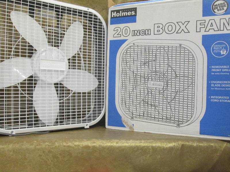 lot 109 image: Holmes 20 Box Fan...