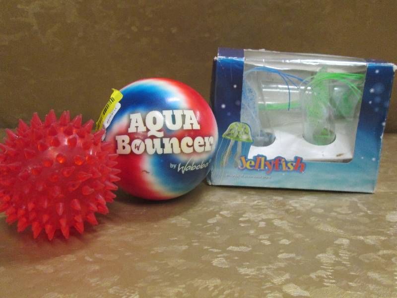 lot 92 image: Water Toys...