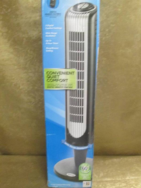 lot 113 image: Holmes 36 Tower Fan...