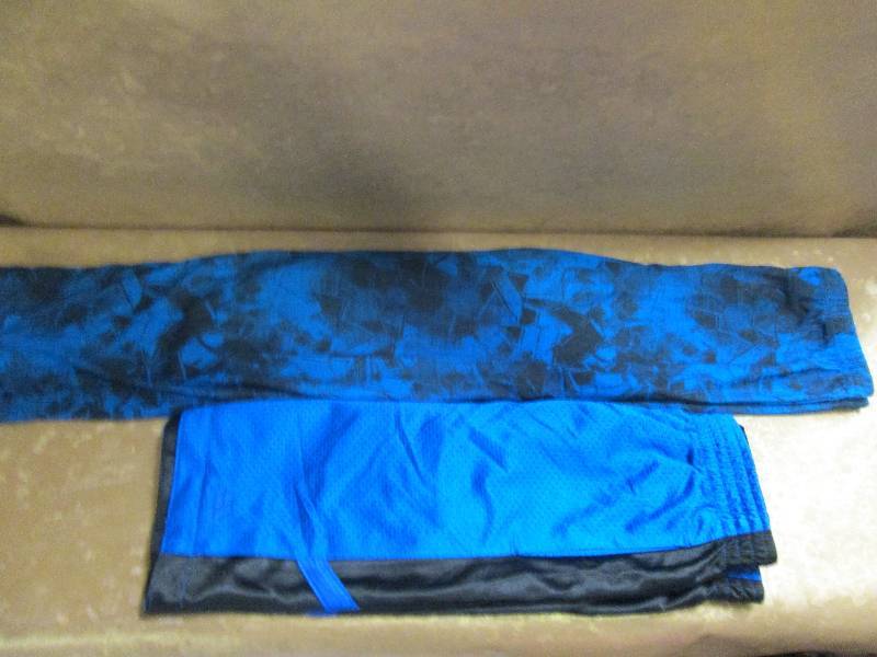 lot 129 image: TMNT (M 78) and shorts ...