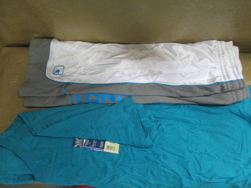 lot 130 image: Starter tank L, shorts, S...