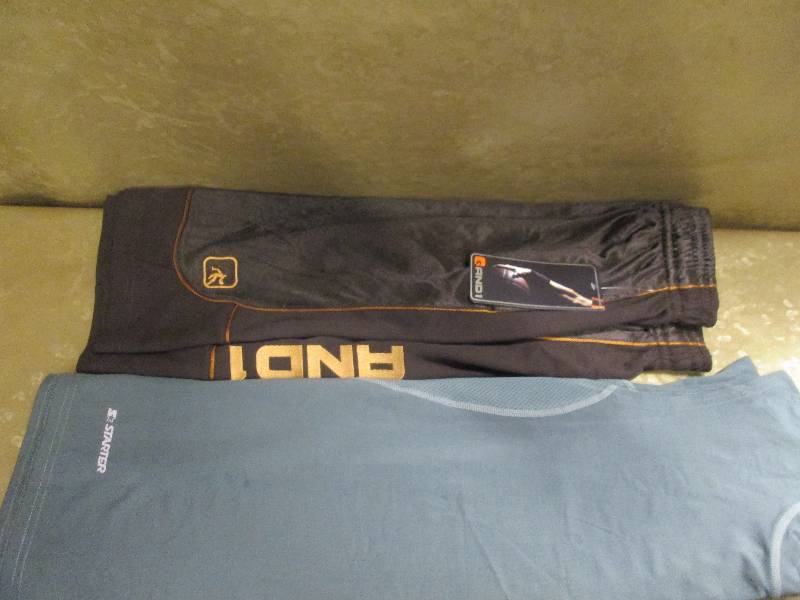 lot 131 image: Shorts XL and T-shirt 2X...