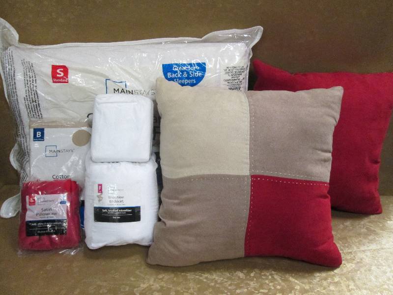 lot 152 image: Memory foam pillow, decorative pill...