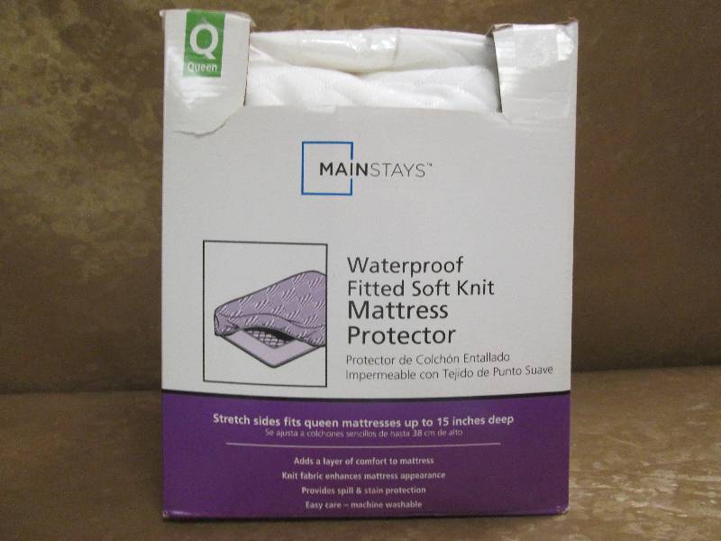 lot 155 image: Queen mattress protector...
