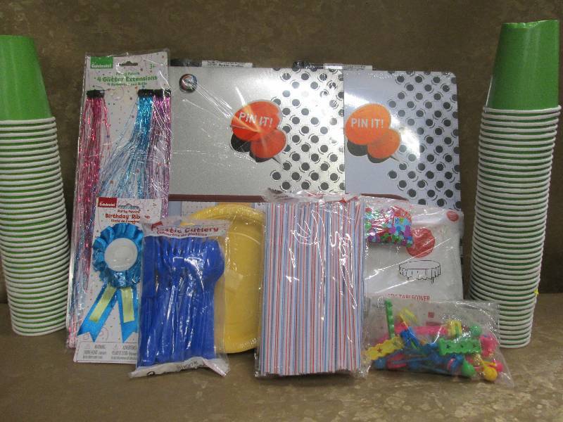 lot 159 image: Dry erase board, disposables, hair ...