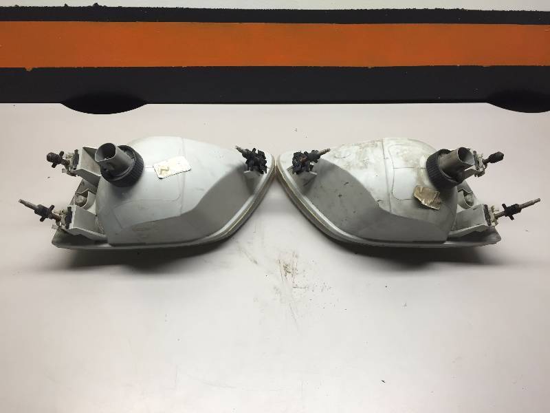 lot 2 image: HEAD LIGHT ASSEMBLIES FITS 98-04 F150EXPEDITION